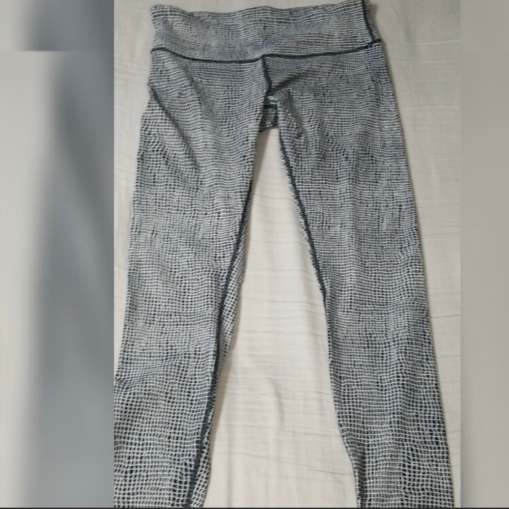 LuluLemon 🍋Wonder Under leggings sz 8